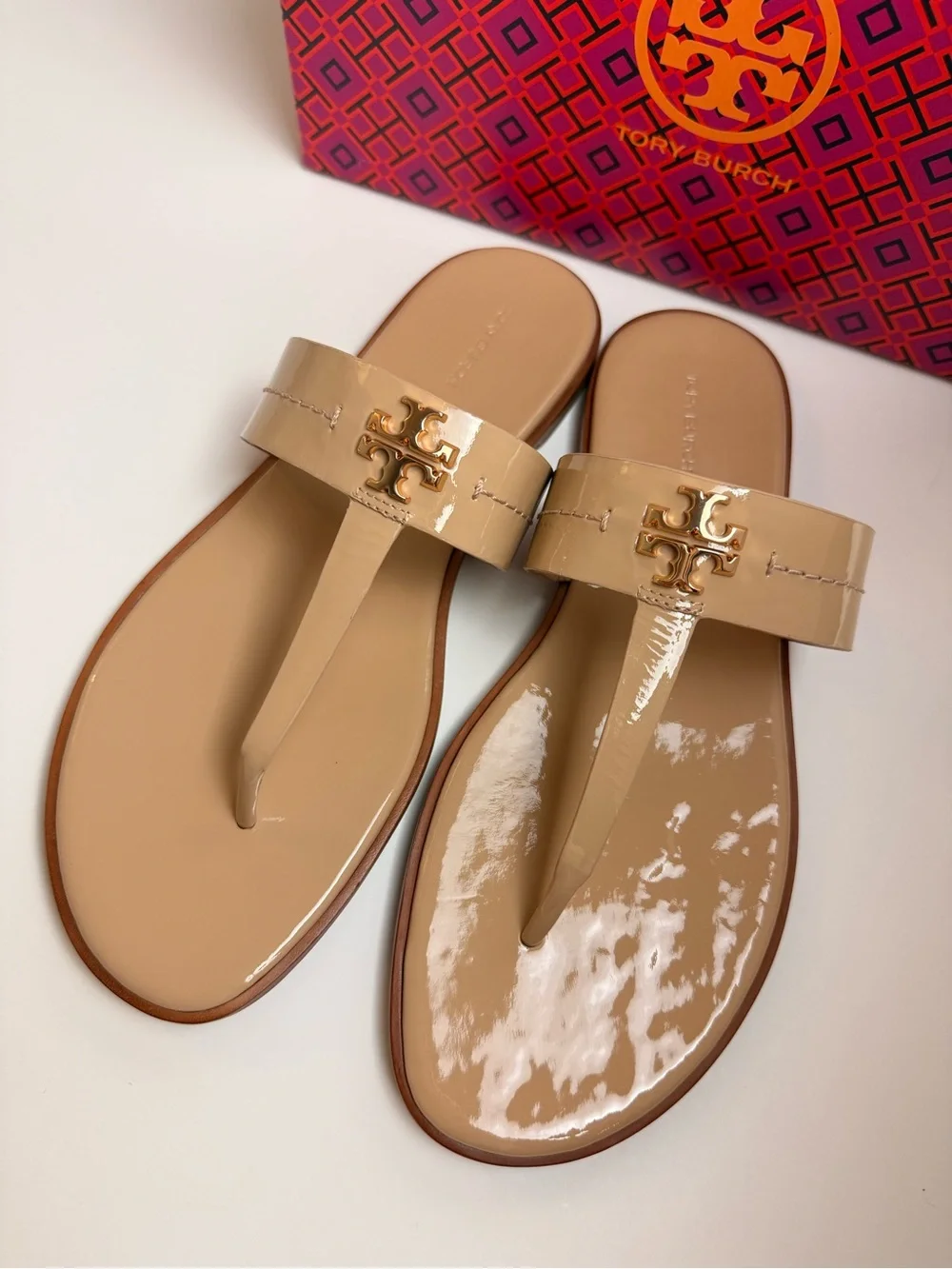 Tory Burch Mini Everly Flat Sandals Goan Sand Gold Patent Thong Women’s US 11